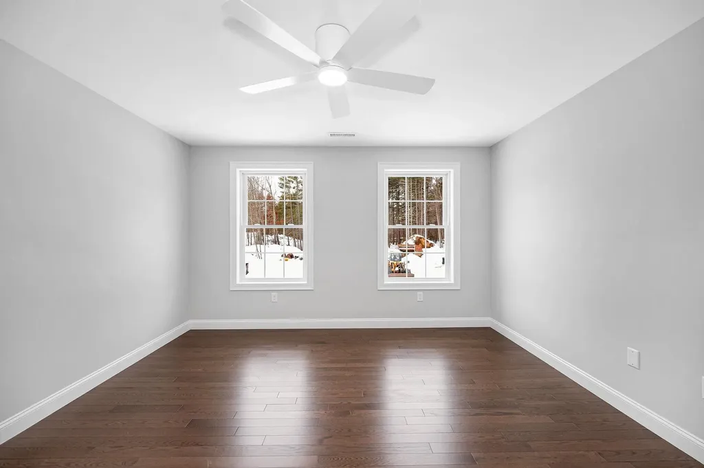 9 Cornstalk Lane Pelham NH 03076