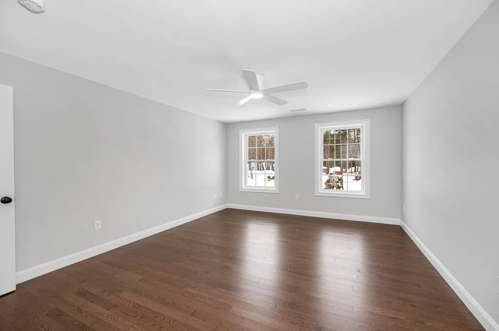 9 Cornstalk Lane Pelham NH 03076