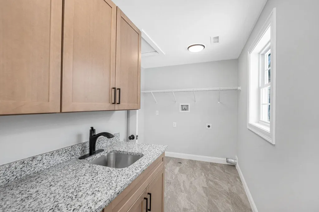 9 Cornstalk Lane Pelham NH 03076