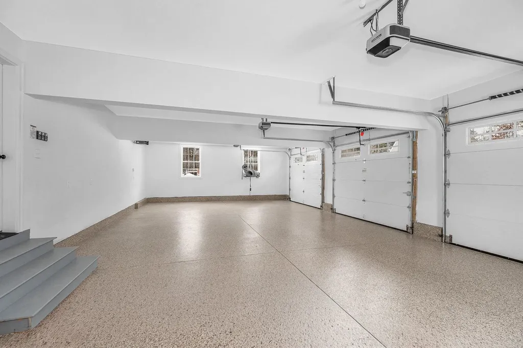 9 Cornstalk Lane Pelham NH 03076