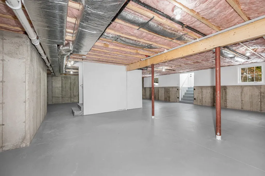 9 Cornstalk Lane Pelham NH 03076