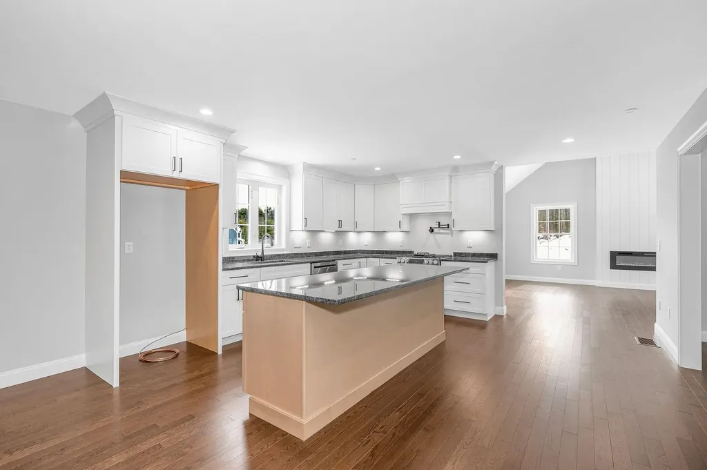 9 Cornstalk Lane Pelham NH 03076