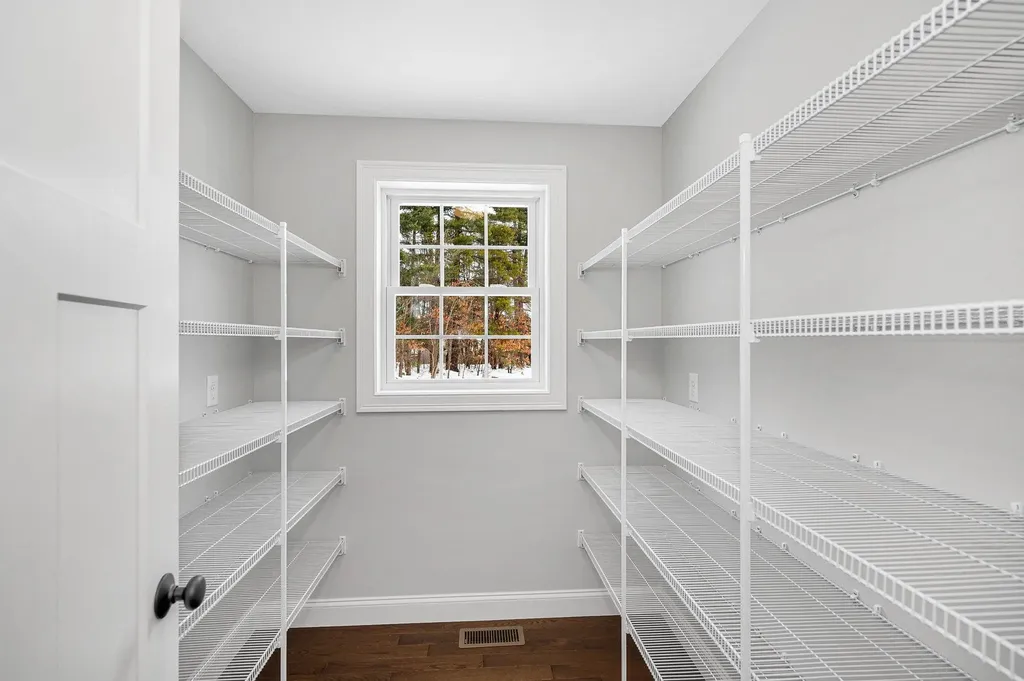 9 Cornstalk Lane Pelham NH 03076