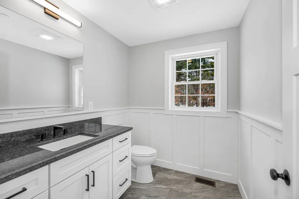 9 Cornstalk Lane Pelham NH 03076