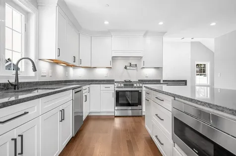 9 Cornstalk Lane Pelham NH 03076