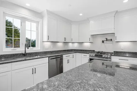 9 Cornstalk Lane Pelham NH 03076