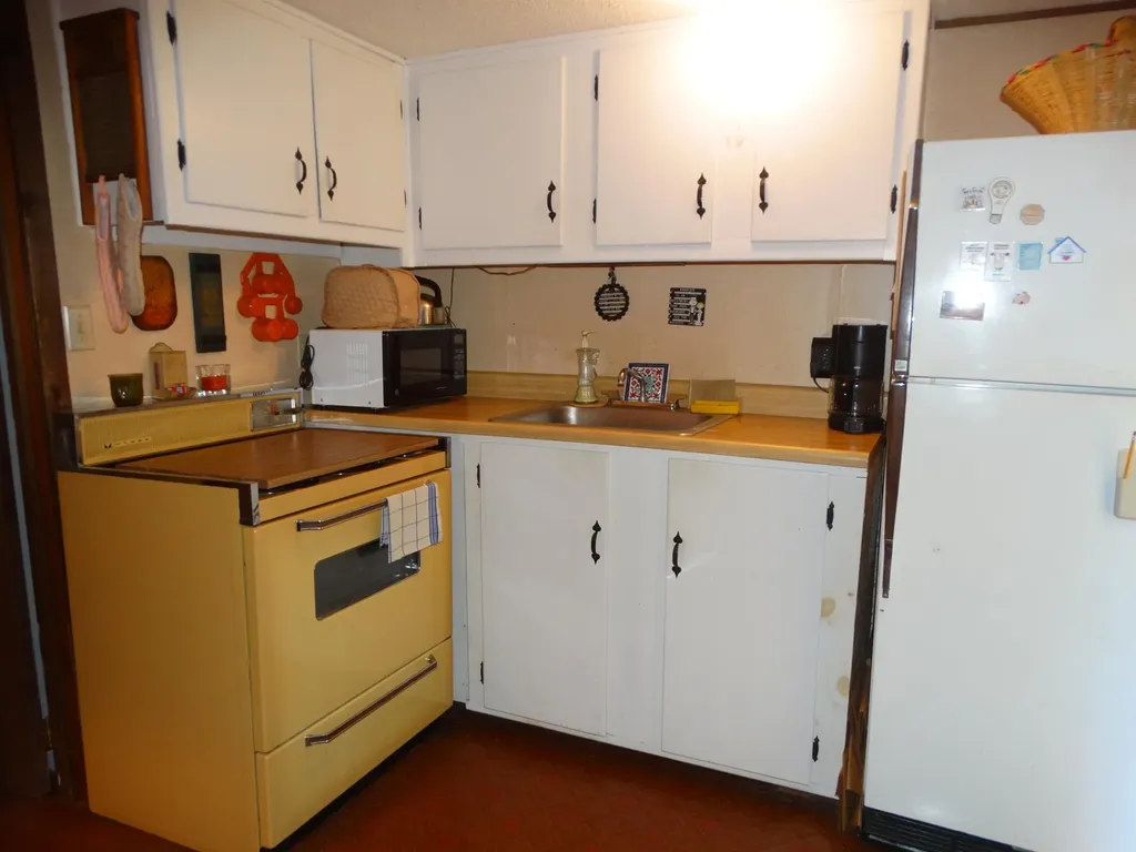 28 Staddle Hill Road Winchester NH 03470