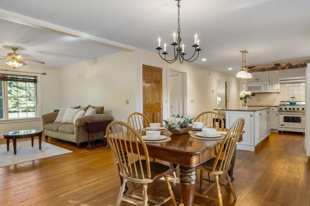 10 Cedar Road North Hampton NH 03862