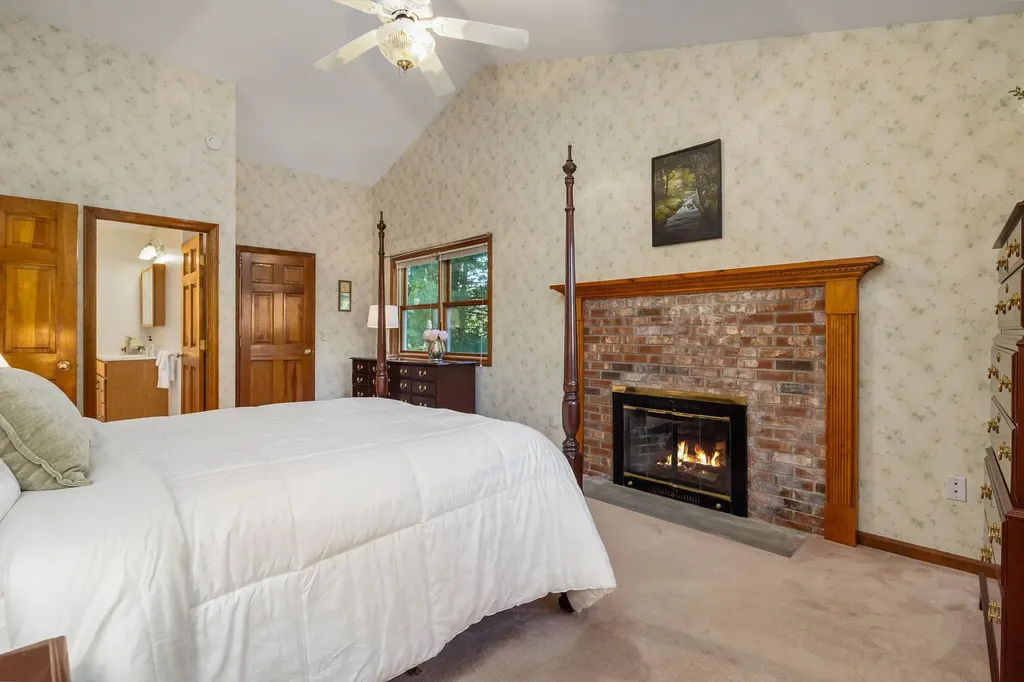 10 Cedar Road North Hampton NH 03862