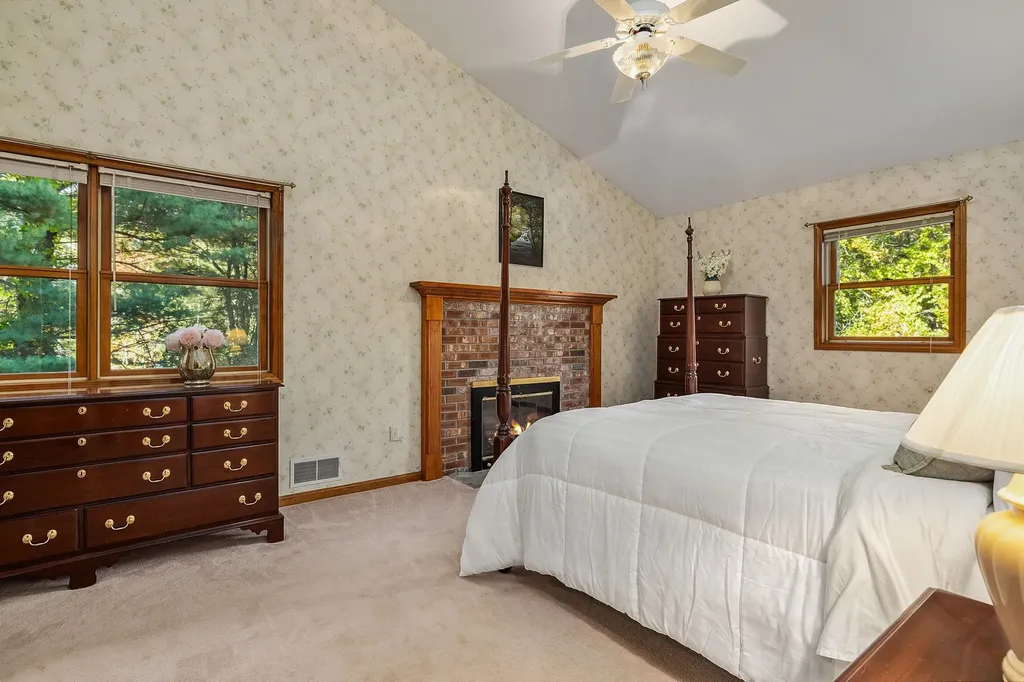 10 Cedar Road North Hampton NH 03862