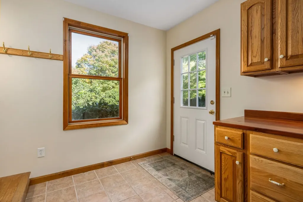 10 Cedar Road North Hampton NH 03862