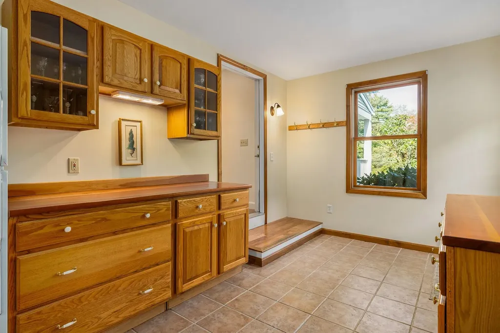 10 Cedar Road North Hampton NH 03862