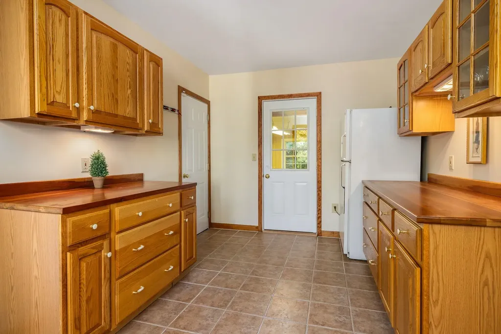 10 Cedar Road North Hampton NH 03862