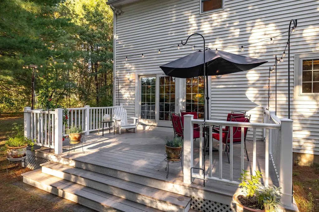 10 Cedar Road North Hampton NH 03862