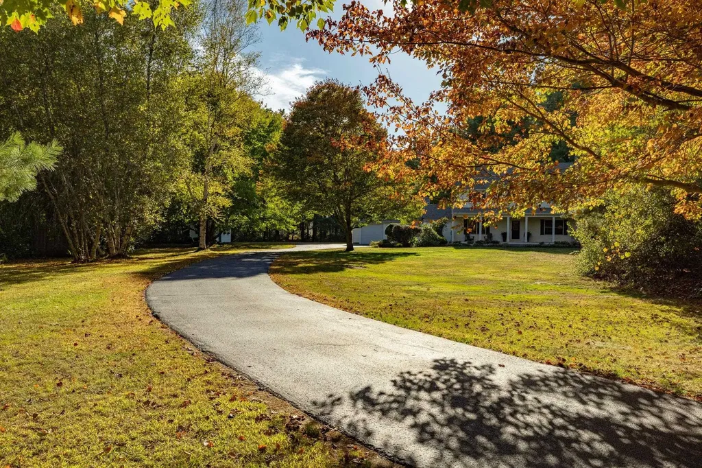 10 Cedar Road North Hampton NH 03862