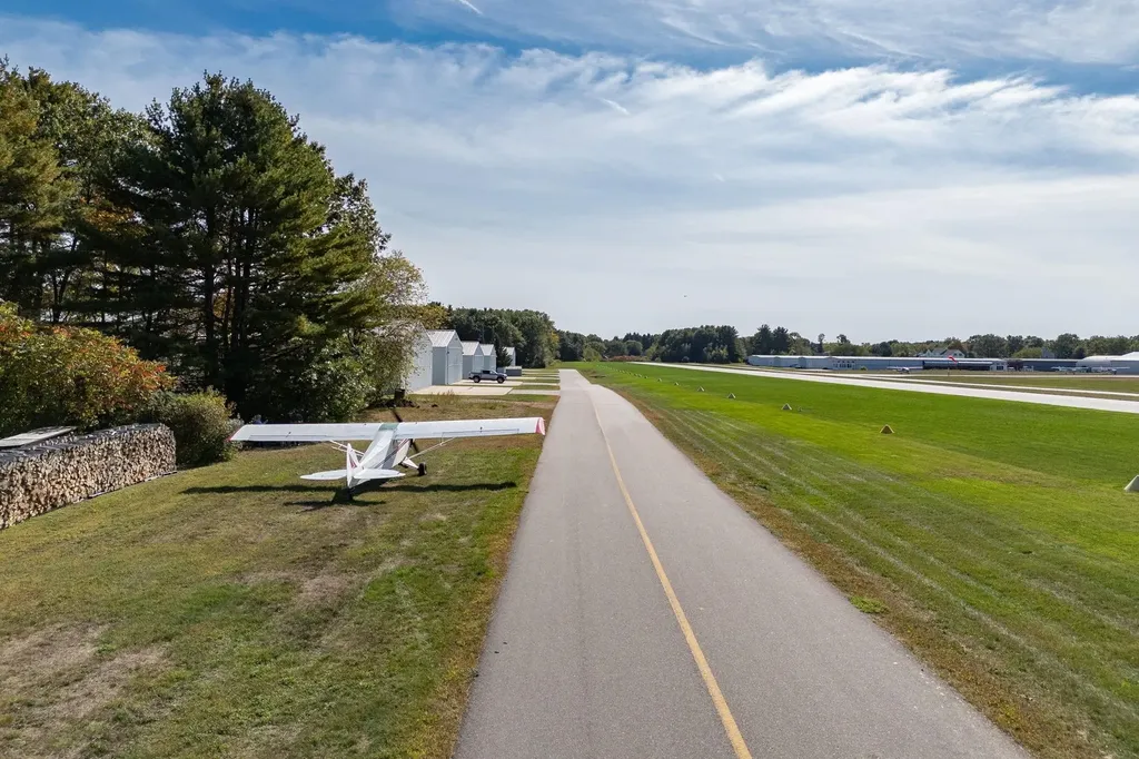 10 Cedar Road North Hampton NH 03862