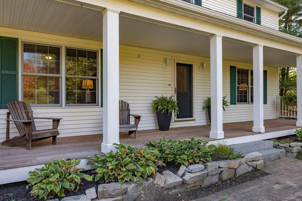 10 Cedar Road North Hampton NH 03862