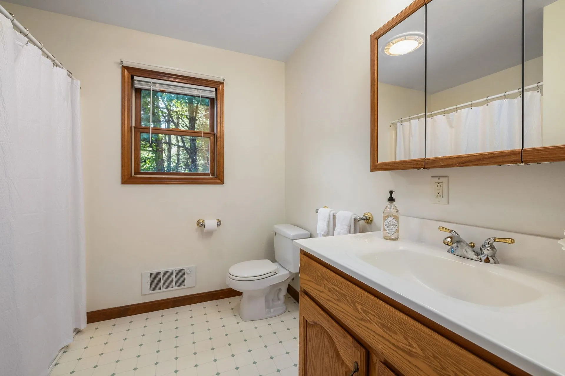 10 Cedar Road North Hampton NH 03862