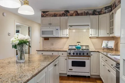 10 Cedar Road North Hampton NH 03862