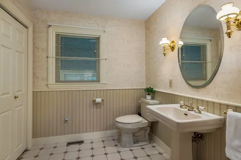 10 Cedar Road North Hampton NH 03862