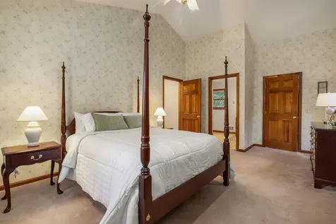 10 Cedar Road North Hampton NH 03862