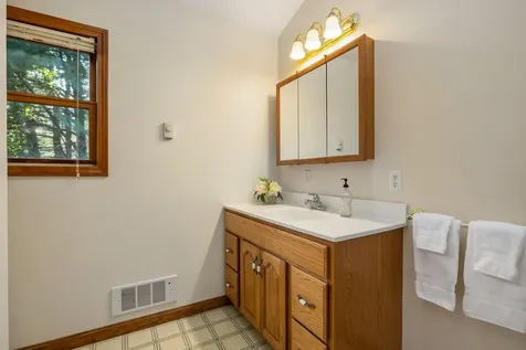 10 Cedar Road North Hampton NH 03862