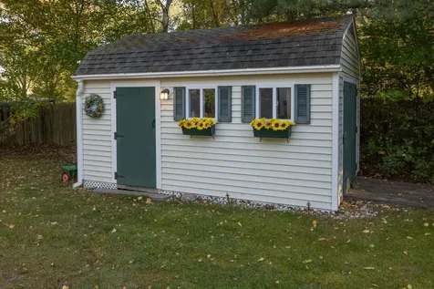 10 Cedar Road North Hampton NH 03862