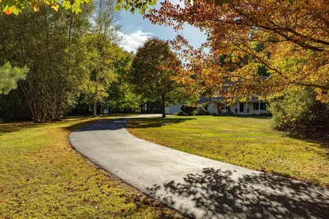 10 Cedar Road North Hampton NH 03862