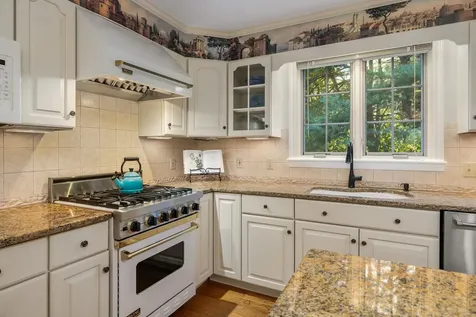 10 Cedar Road North Hampton NH 03862