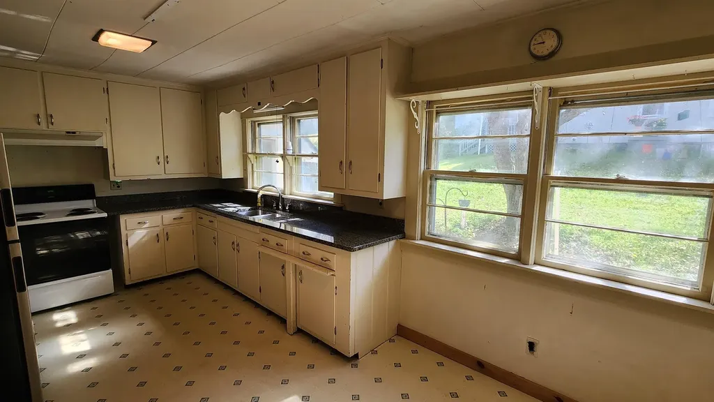 45 Chase Street Claremont NH 03743