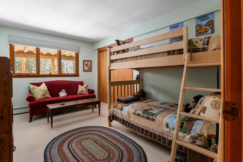 13 Lark Place Enfield NH 03748