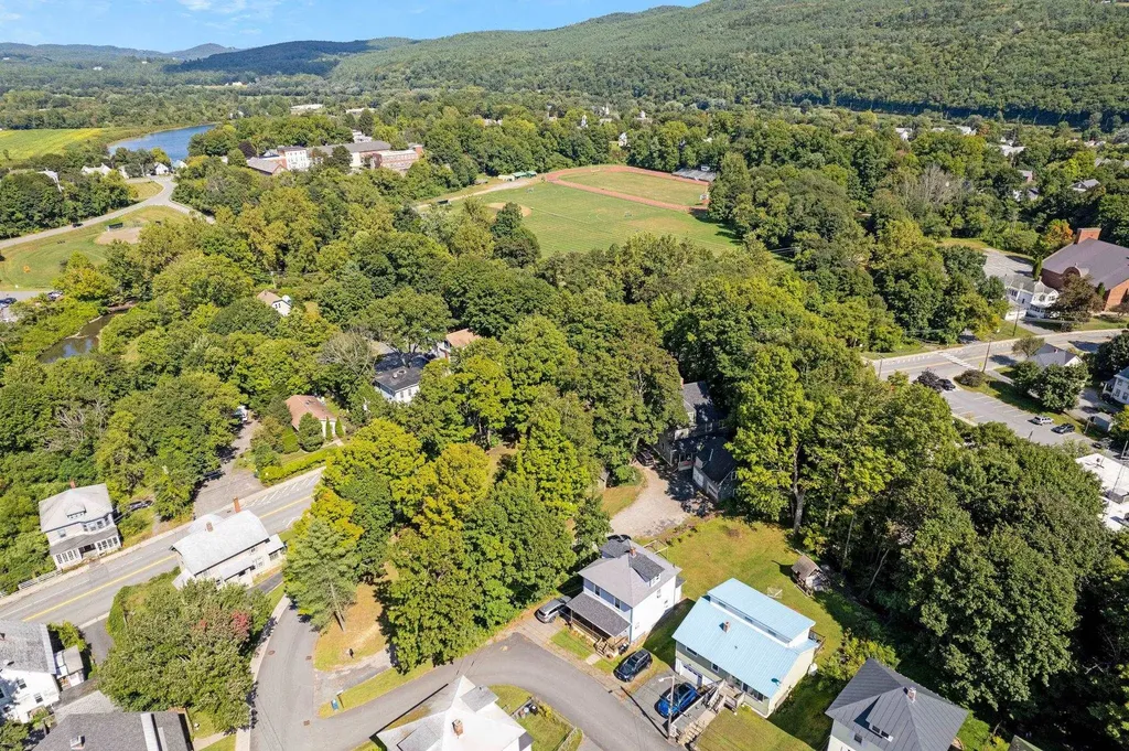 10 Mckenzie Drive Windsor VT 05089