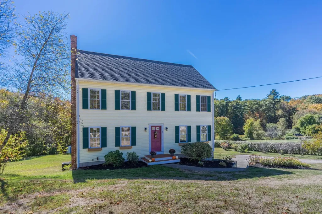 54 Cavil Mill Road Fremont NH 03044