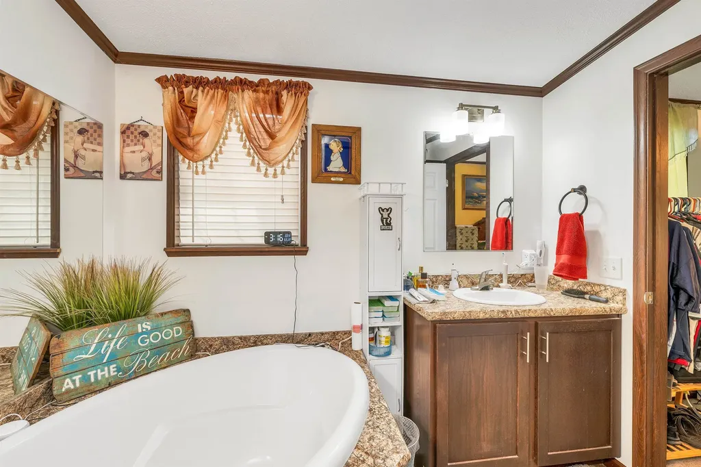 6 Mansfield Woods Way New Hampton NH 03256