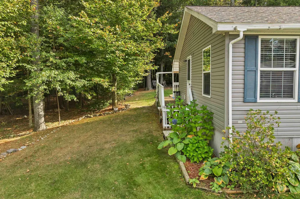 6 Mansfield Woods Way New Hampton NH 03256