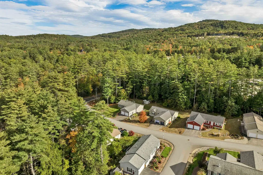 6 Mansfield Woods Way New Hampton NH 03256