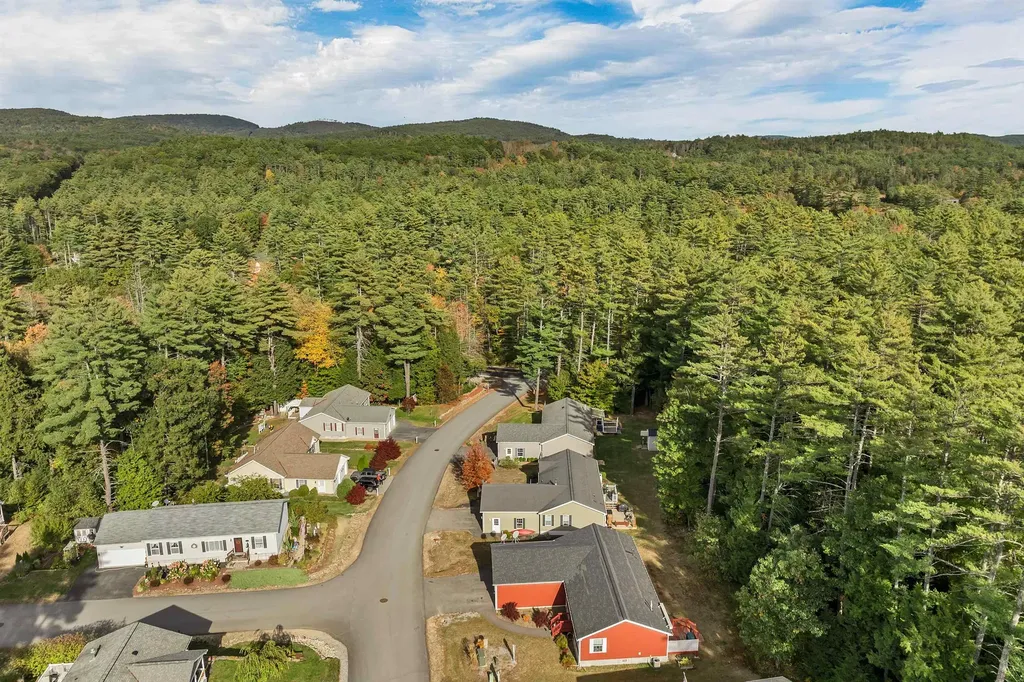 6 Mansfield Woods Way New Hampton NH 03256