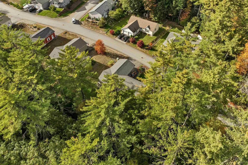 6 Mansfield Woods Way New Hampton NH 03256