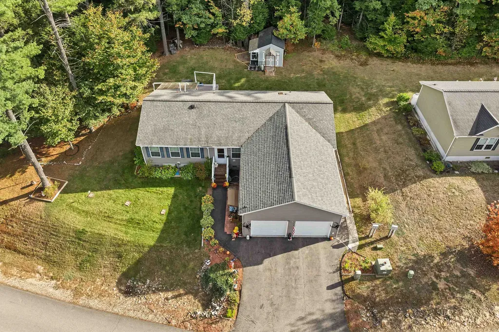 6 Mansfield Woods Way New Hampton NH 03256