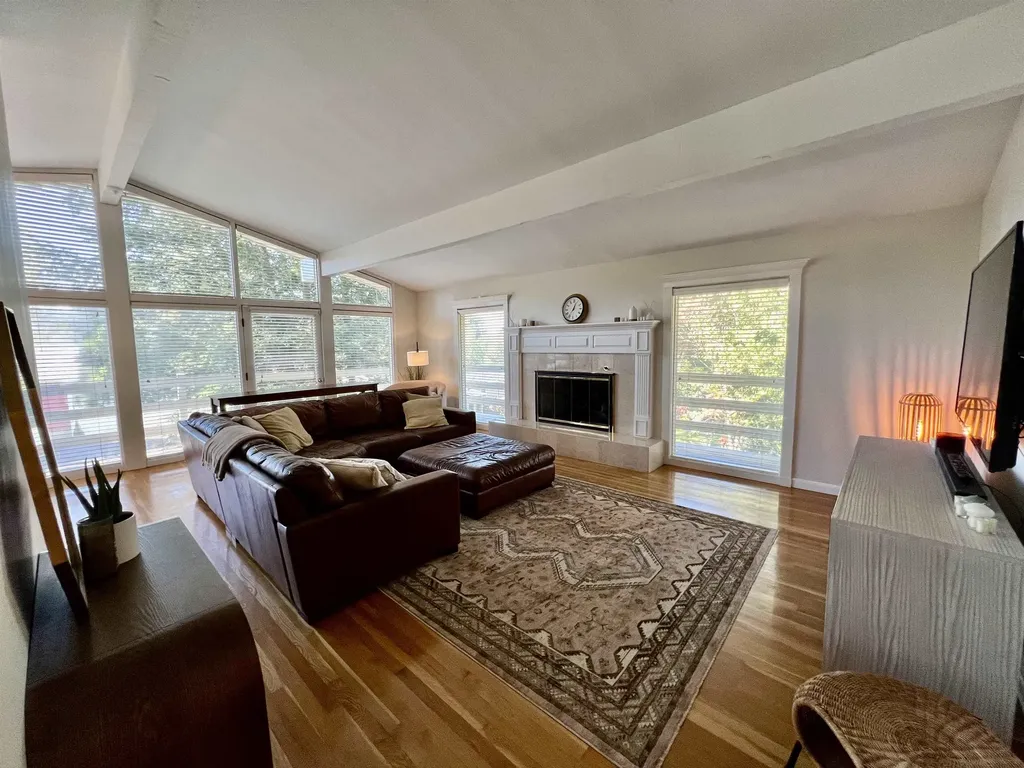 1060 Ray Street Manchester NH 03104