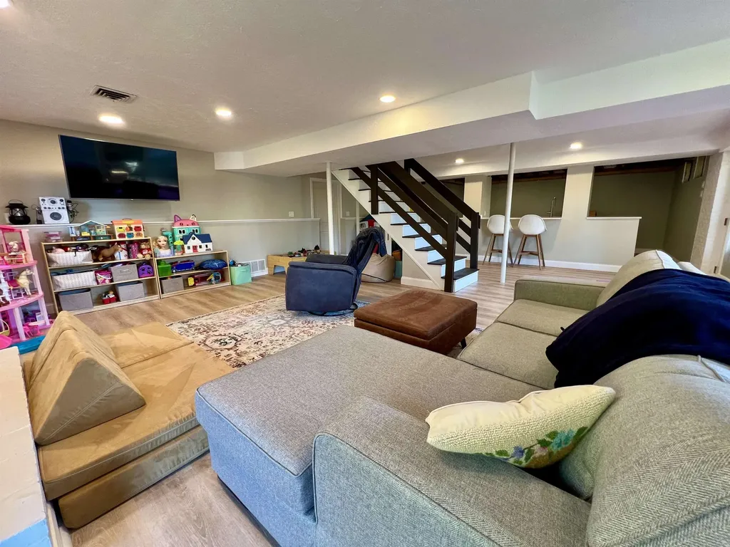 1060 Ray Street Manchester NH 03104