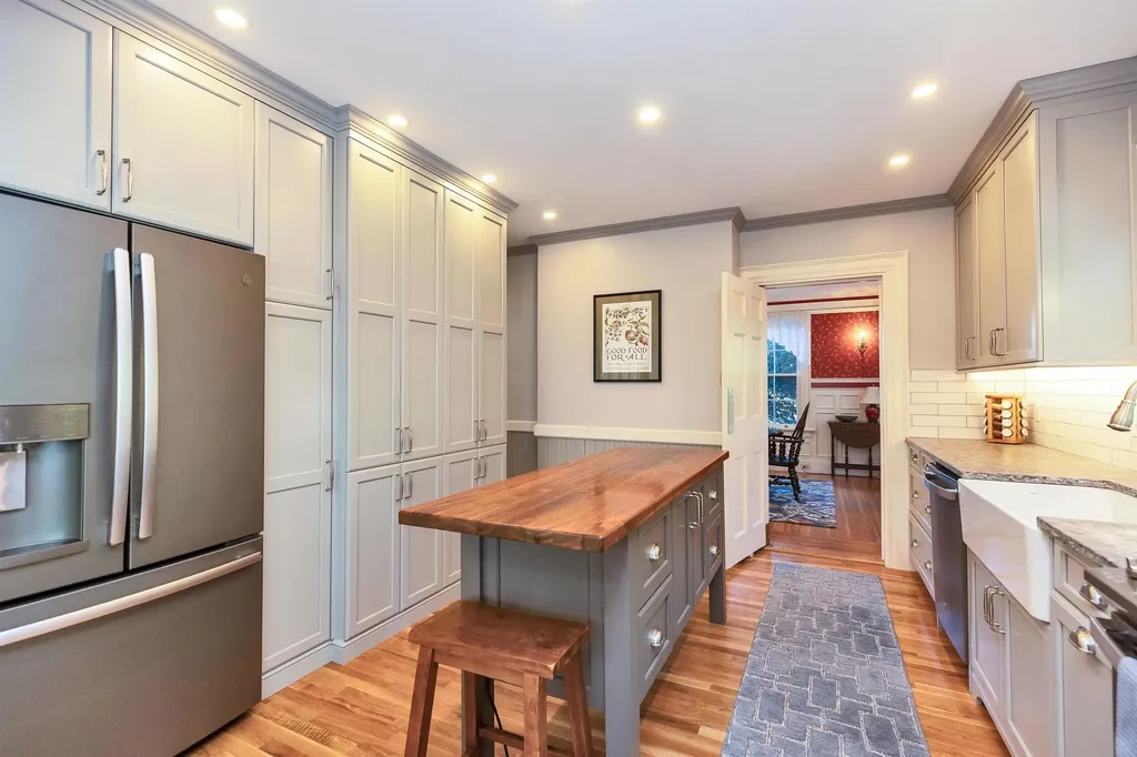 2143 Elm Street Manchester NH 03104