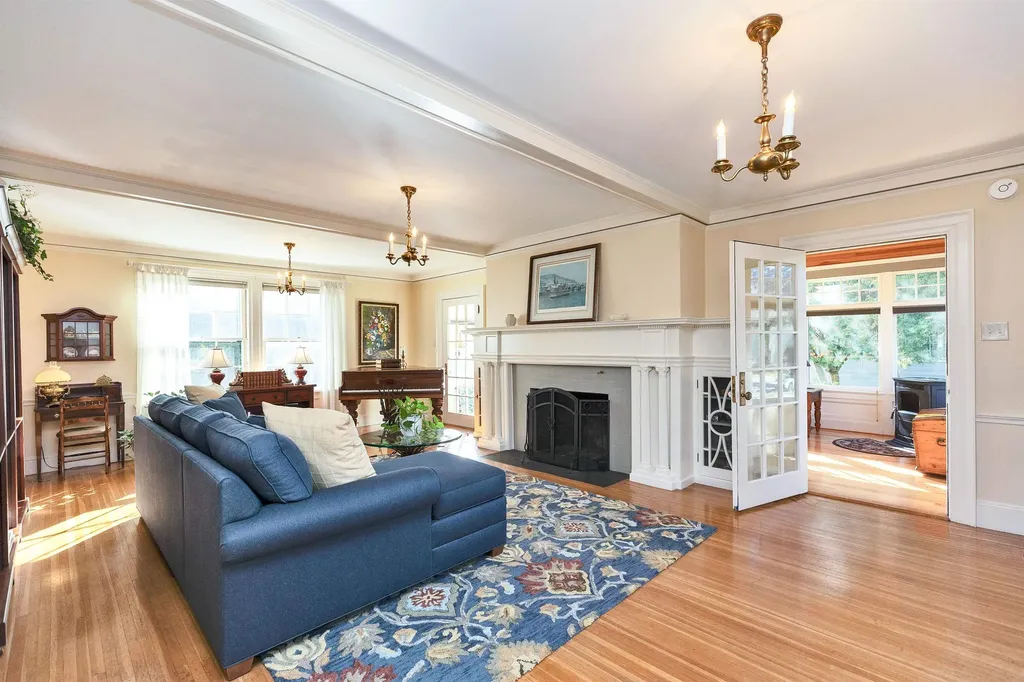 2143 Elm Street Manchester NH 03104