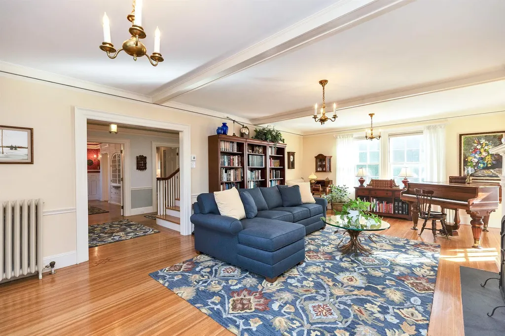 2143 Elm Street Manchester NH 03104