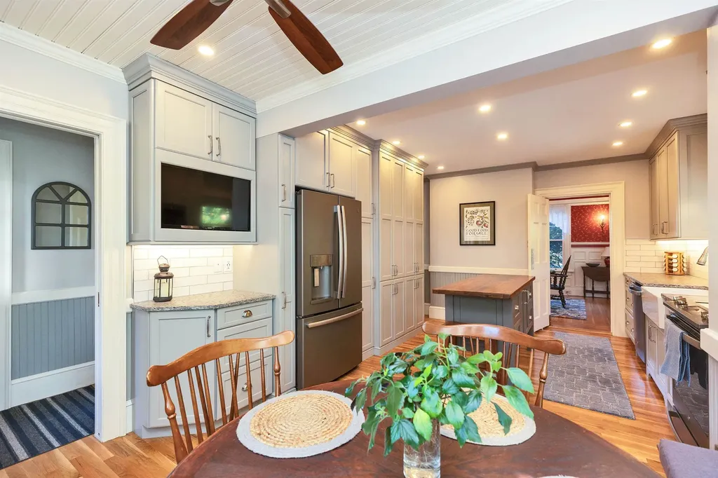 2143 Elm Street Manchester NH 03104