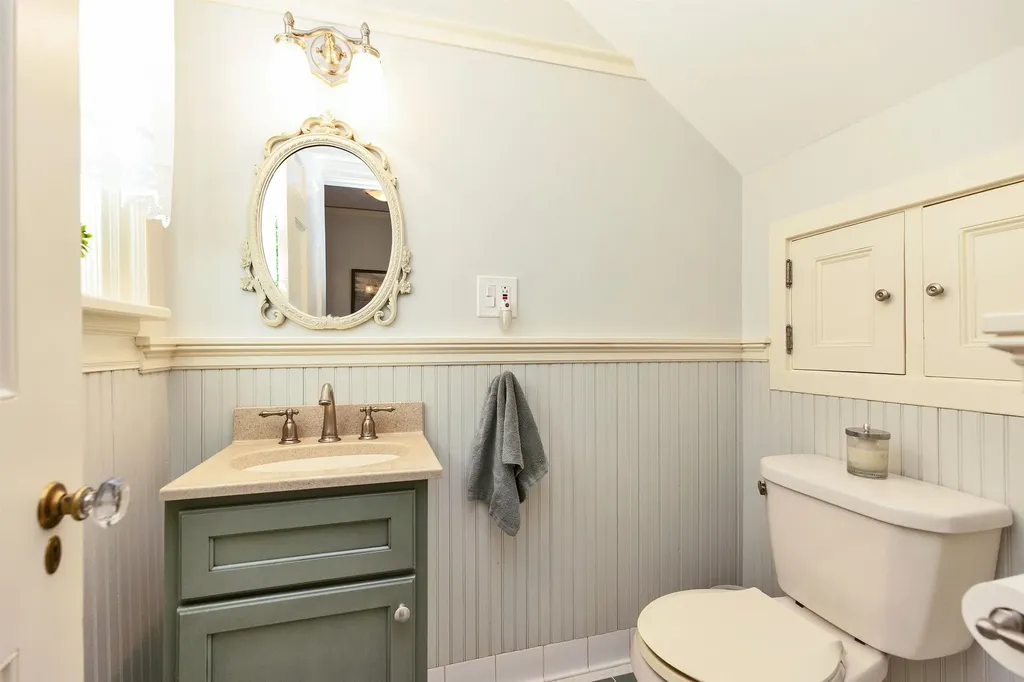 2143 Elm Street Manchester NH 03104