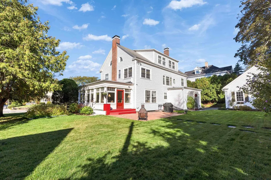 2143 Elm Street Manchester NH 03104