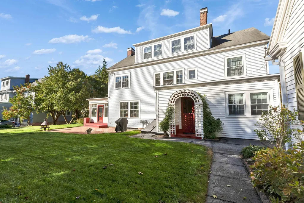 2143 Elm Street Manchester NH 03104