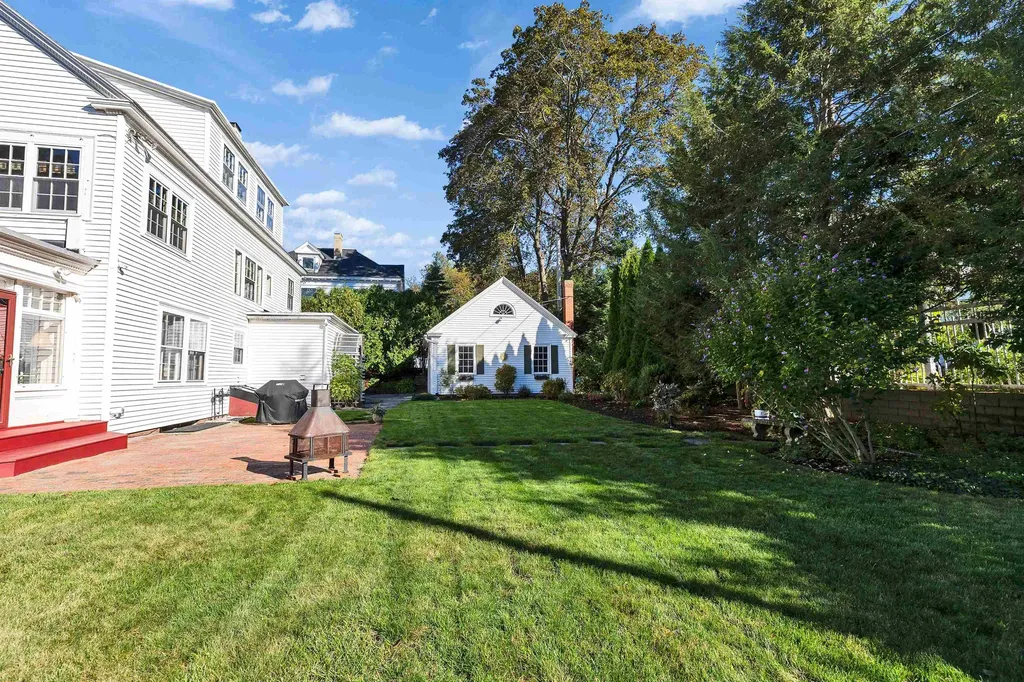 2143 Elm Street Manchester NH 03104