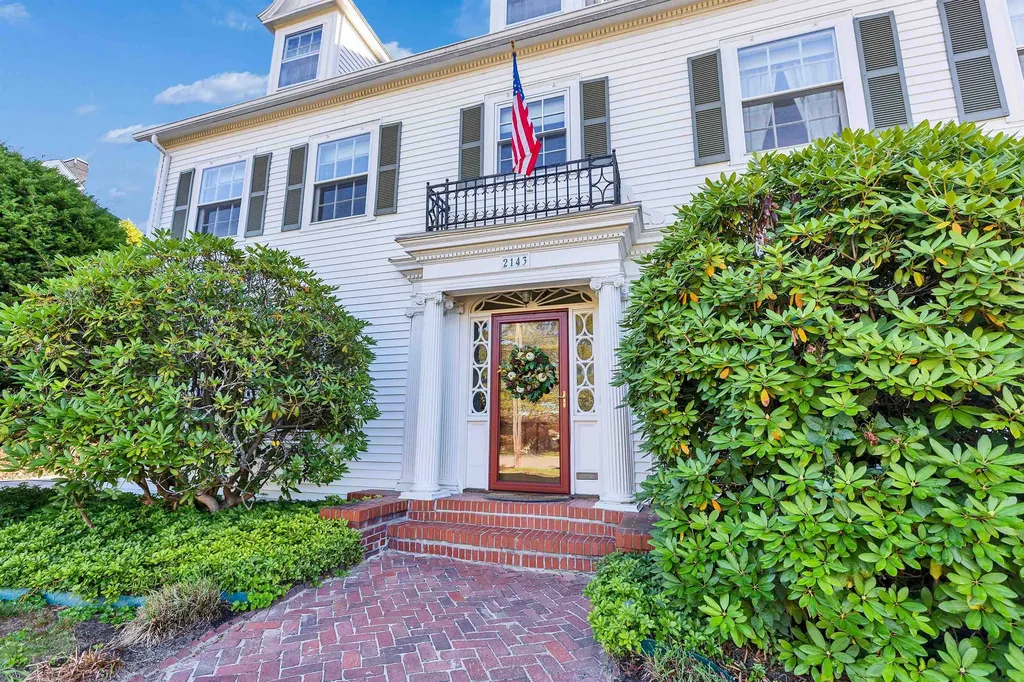 2143 Elm Street Manchester NH 03104